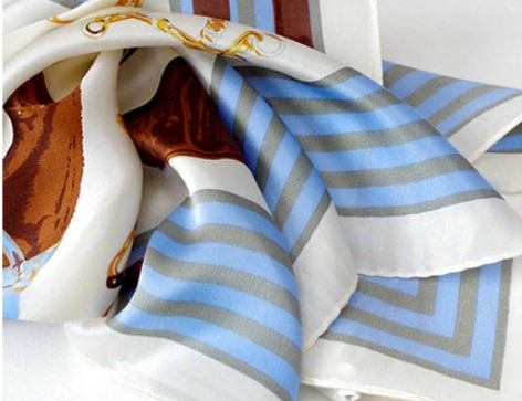 シルクのスカーフ｜首に巻いて紫外線対策＋対応調整、バッグや髪の飾りにも使える2