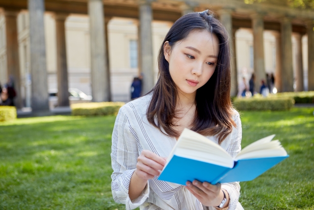 目安としては1,000時間の学習が必要（1日2時間勉強すれば1年半）